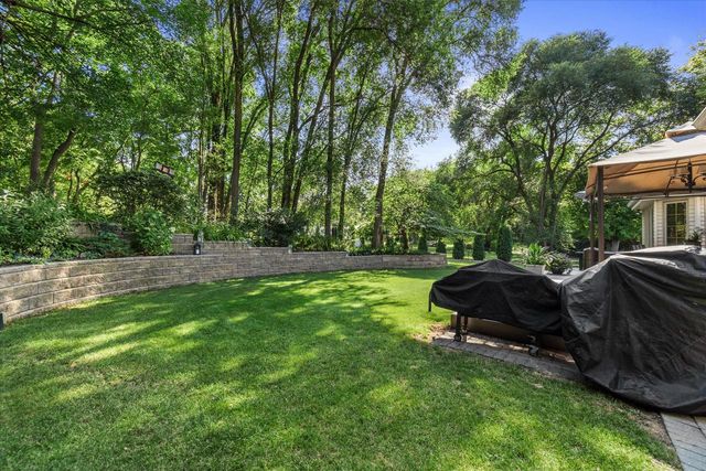 11221 W Drake LANE, Franklin, WI 53132