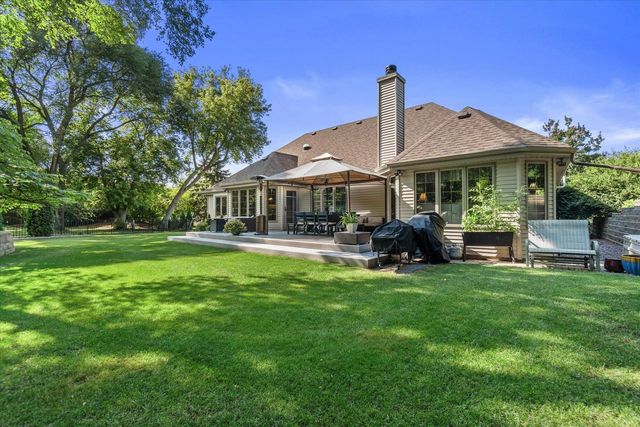 11221 W Drake LANE, Franklin, WI 53132