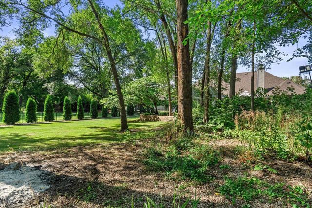 11221 W Drake LANE, Franklin, WI 53132