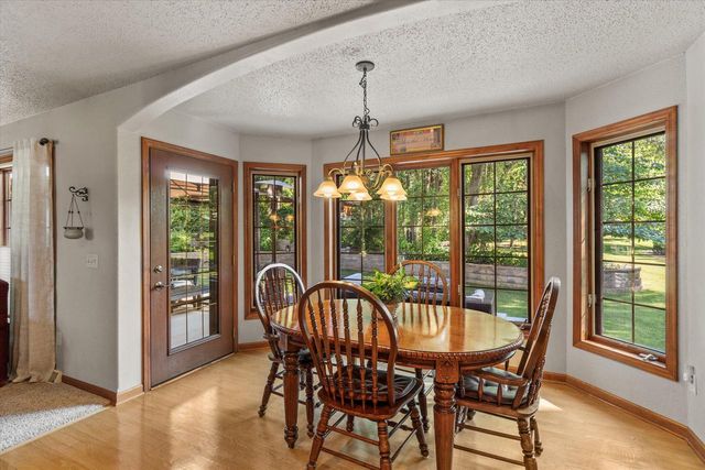 11221 W Drake LANE, Franklin, WI 53132