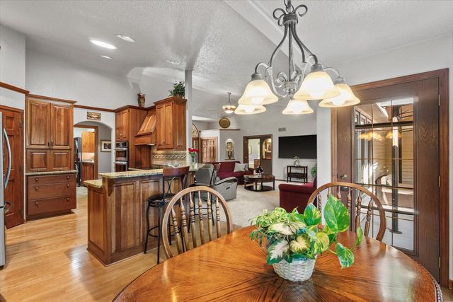11221 W Drake LANE, Franklin, WI 53132