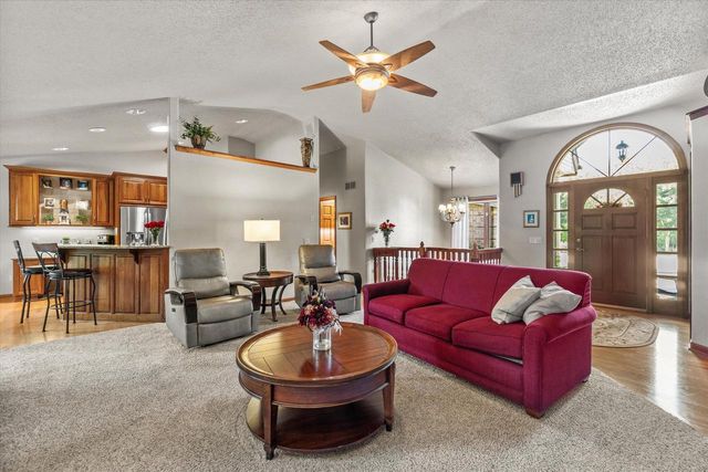 11221 W Drake LANE, Franklin, WI 53132