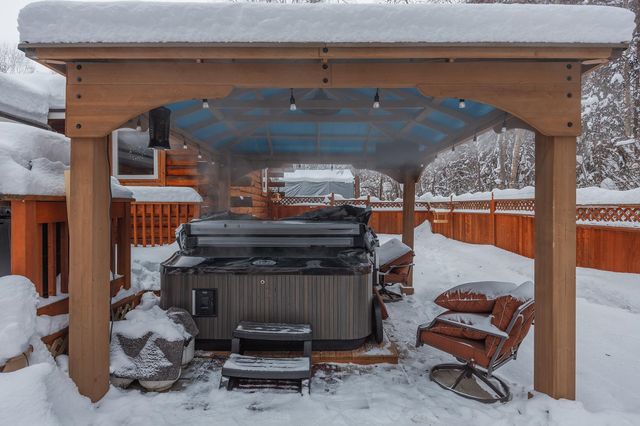 2444 SINGA STREET, North Pole, AK 99705