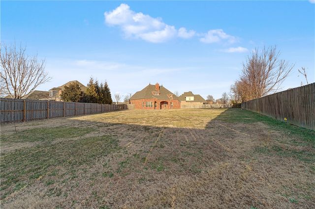 6508 S 38th Street, Rogers, AR 72758