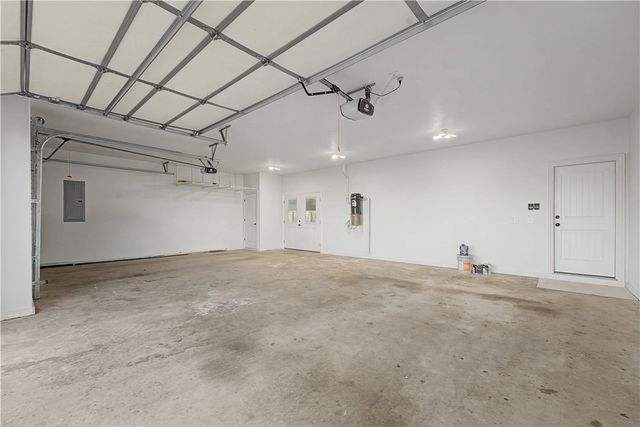 6508 S 38th Street, Rogers, AR 72758