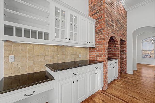 6508 S 38th Street, Rogers, AR 72758