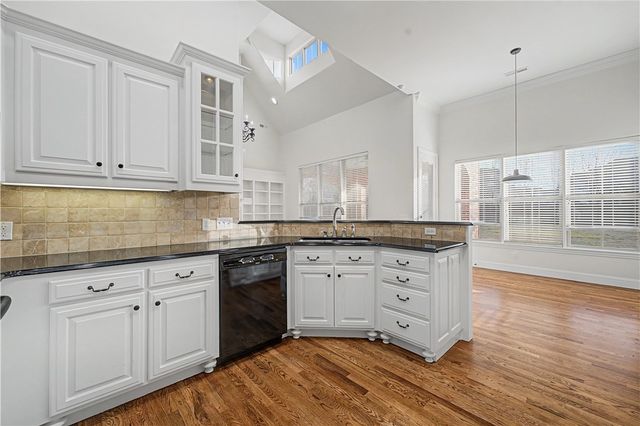 6508 S 38th Street, Rogers, AR 72758