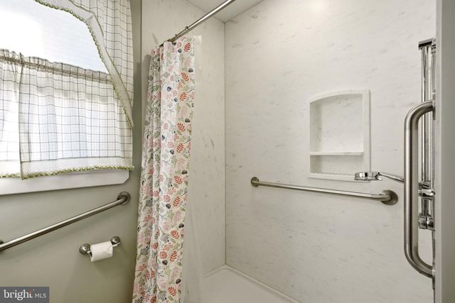 347 N FORKLANDING RD, Maple Shade, NJ 08052