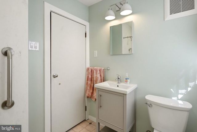 347 N FORKLANDING RD, Maple Shade, NJ 08052