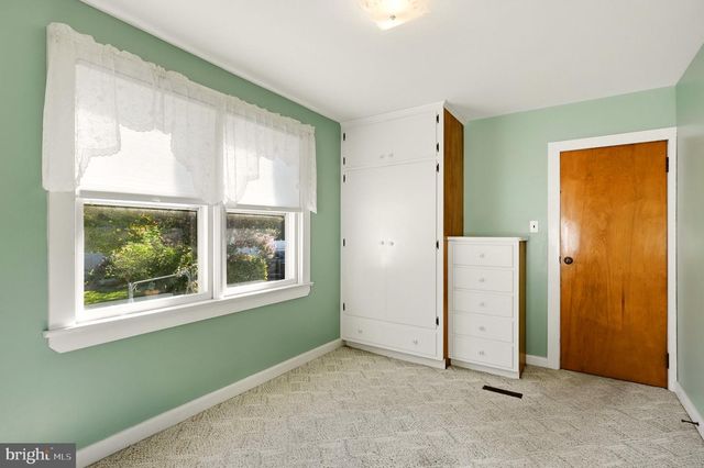 347 N FORKLANDING RD, Maple Shade, NJ 08052