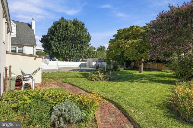 347 N FORKLANDING RD, Maple Shade, NJ 08052