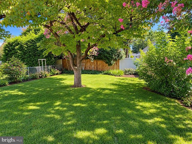 347 N FORKLANDING RD, Maple Shade, NJ 08052