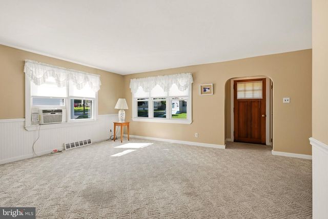 347 N FORKLANDING RD, Maple Shade, NJ 08052
