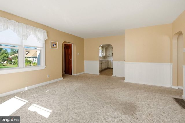 347 N FORKLANDING RD, Maple Shade, NJ 08052