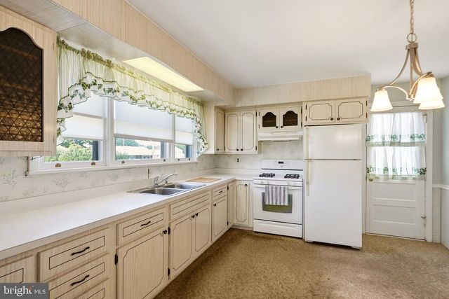 347 N FORKLANDING RD, Maple Shade, NJ 08052