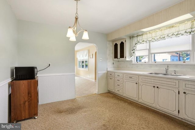 347 N FORKLANDING RD, Maple Shade, NJ 08052