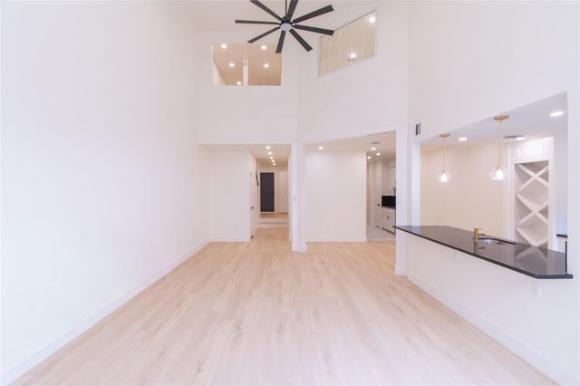 727 Bunker Hill Road 43, Houston, TX 77024