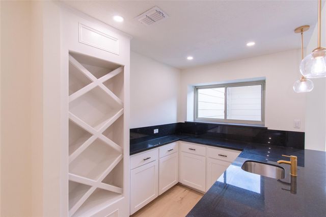 727 Bunker Hill Road 43, Houston, TX 77024