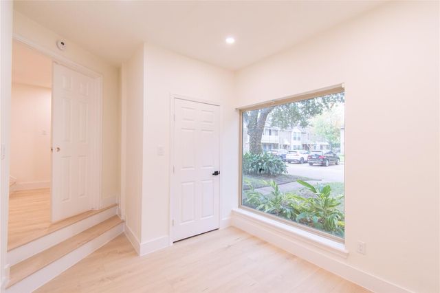 727 Bunker Hill Road 43, Houston, TX 77024