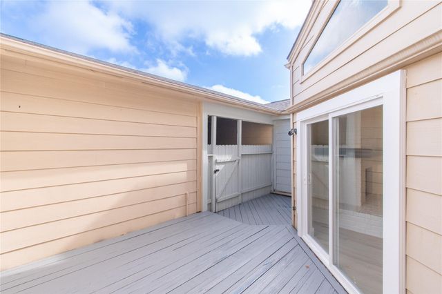 727 Bunker Hill Road 43, Houston, TX 77024