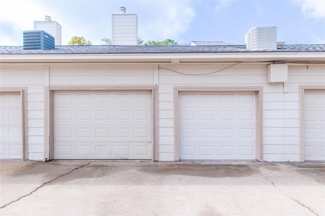 727 Bunker Hill Road 43, Houston, TX 77024