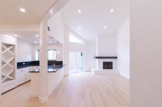 727 Bunker Hill Road 43, Houston, TX 77024