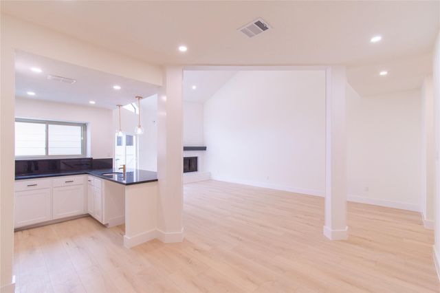 727 Bunker Hill Road 43, Houston, TX 77024