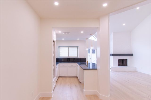 727 Bunker Hill Road 43, Houston, TX 77024