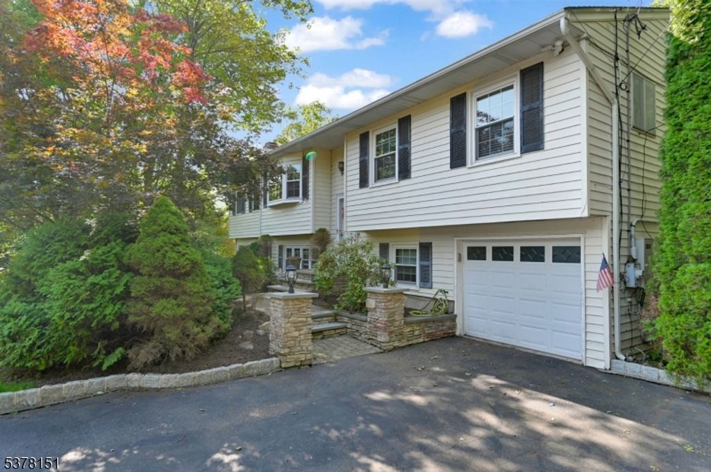 145 Mountain Cir, West Milford Twp., NJ 07480
