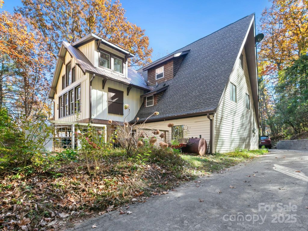 39 Little Piney Mountain Road, Candler, NC 28715