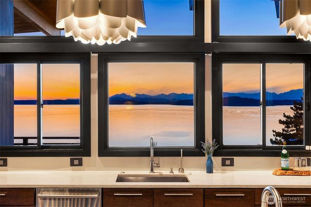 3831 58th Avenue SW, Seattle, WA 98116