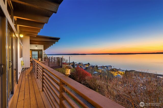 3831 58th Avenue SW, Seattle, WA 98116