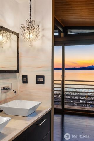 3831 58th Avenue SW, Seattle, WA 98116