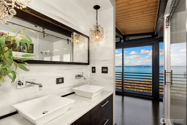 3831 58th Avenue SW, Seattle, WA 98116