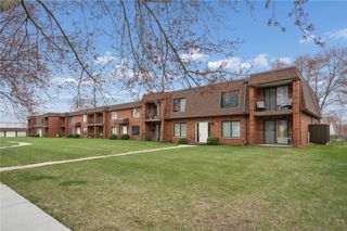 5703 Golden Ct NE #42, Cedar Rapids, IA 52402