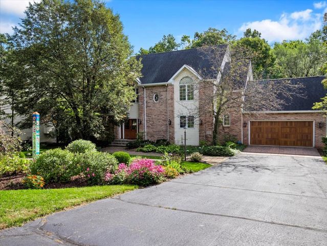 5131 Regents Park Road, Rockford, IL 61107