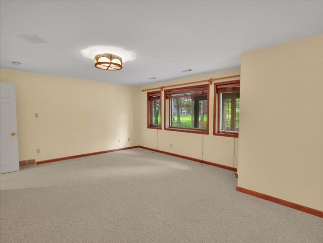 5131 Regents Park Road, Rockford, IL 61107