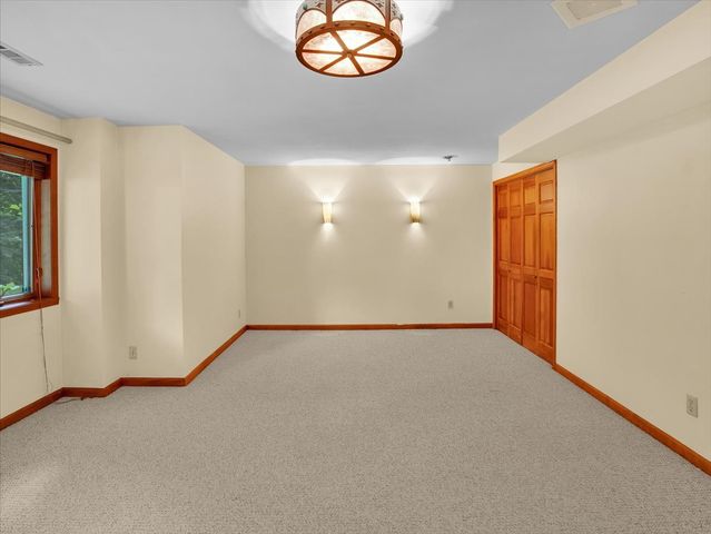 5131 Regents Park Road, Rockford, IL 61107