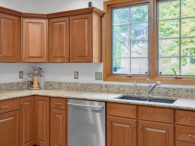 5131 Regents Park Road, Rockford, IL 61107
