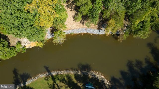 1242 N LAKESHORE DR, Louisa, VA 23093