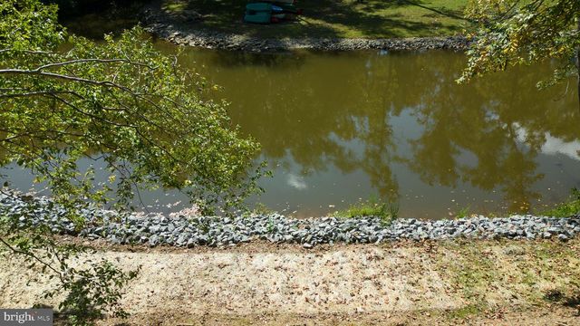 1242 N LAKESHORE DR, Louisa, VA 23093