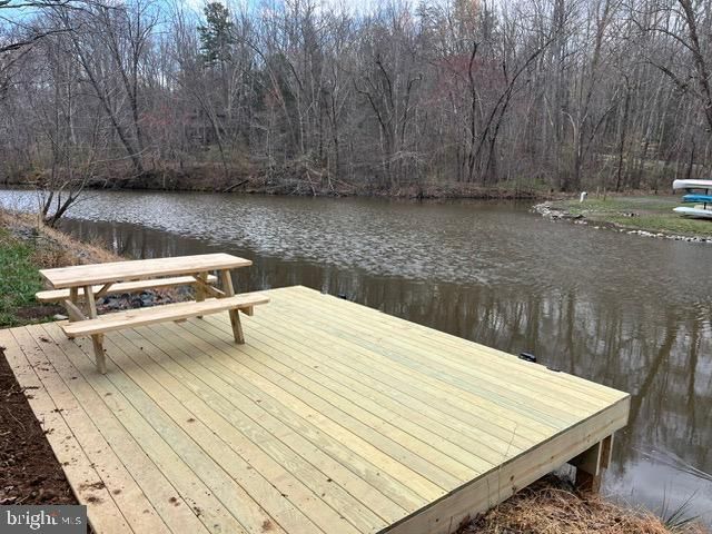 1242 N LAKESHORE DR, Louisa, VA 23093