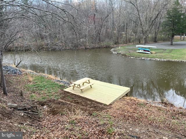 1242 N LAKESHORE DR, Louisa, VA 23093