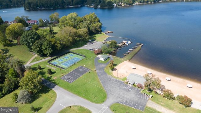 1242 N LAKESHORE DR, Louisa, VA 23093