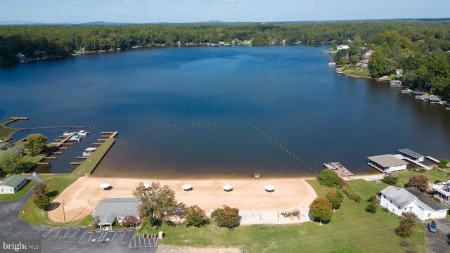 1242 N LAKESHORE DR, Louisa, VA 23093