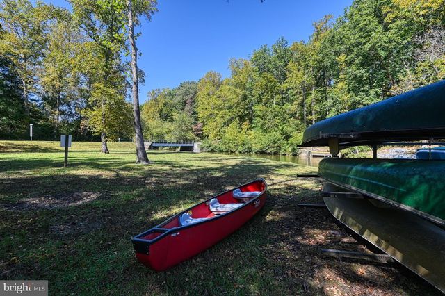 1242 N LAKESHORE DR, Louisa, VA 23093