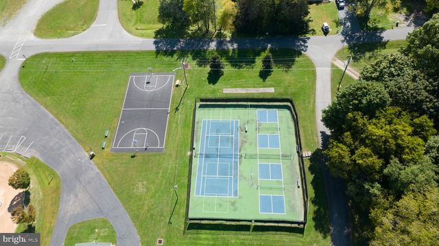 1242 N LAKESHORE DR, Louisa, VA 23093