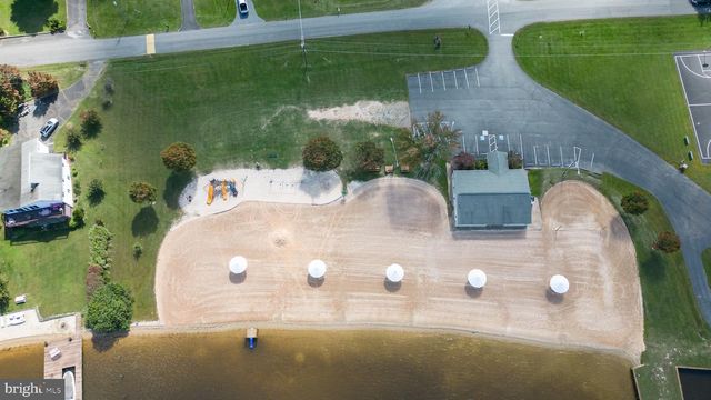 1242 N LAKESHORE DR, Louisa, VA 23093