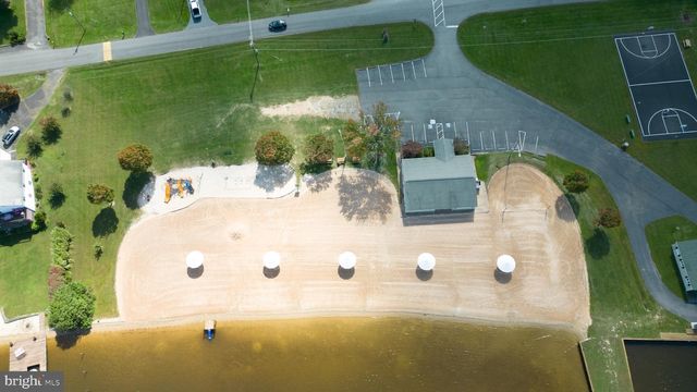 1242 N LAKESHORE DR, Louisa, VA 23093