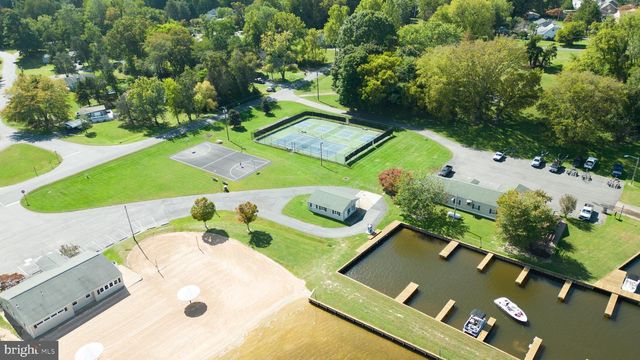 1242 N LAKESHORE DR, Louisa, VA 23093